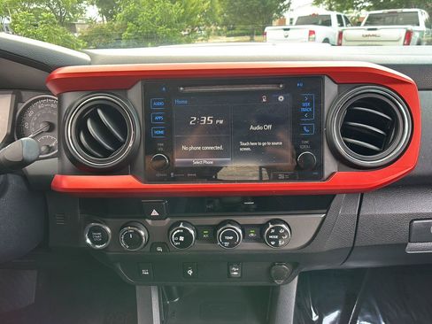 Used 2017 Toyota Tacoma TRD Sport w/ Tow Package AWD/4WD image 33