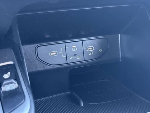 Used 2024 Kia Sorento S image 24