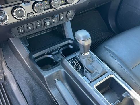 Used 2023 Toyota Tacoma TRD Off-Road w/ Technology Package AWD/4WD image 21