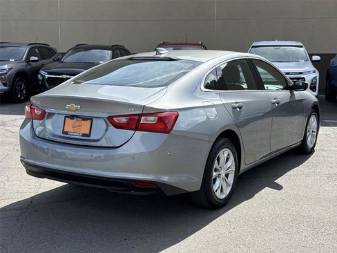 Used 2025 Chevrolet Malibu LT FWD image 3