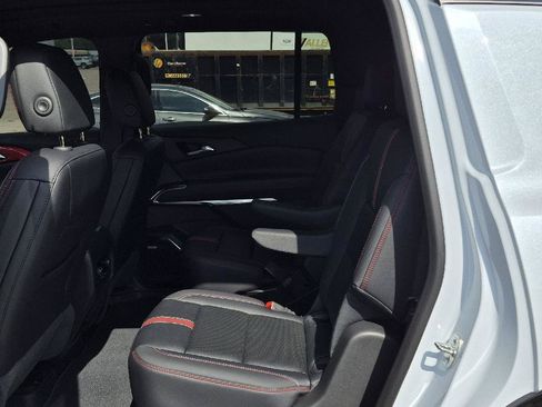 Used 2026 Chevrolet Traverse RS w/ LPO, Floor Liner Package AWD/4WD image 5