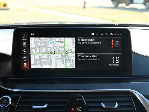 Used 2022 BMW M550i xDrive w/ Premium Package image 28