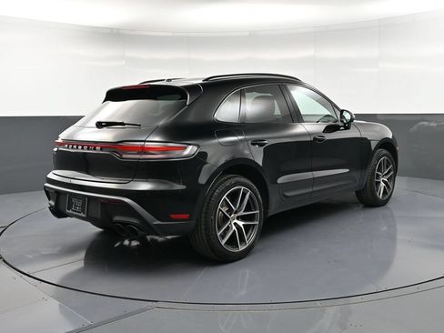 Certified 2026 Porsche Macan AWD/4WD image 8