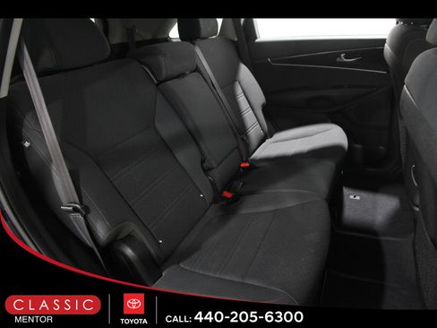 Used 2020 Kia Sorento LX FWD image 16