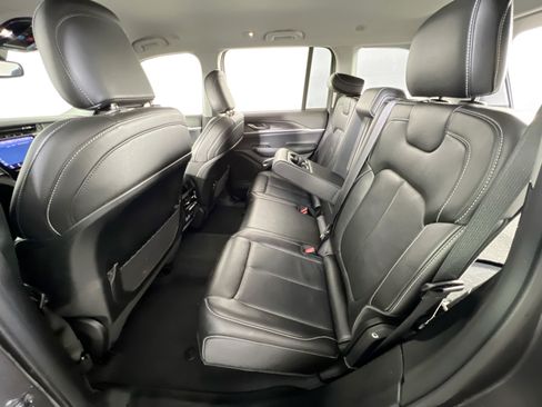 Used 2023 Jeep Grand Cherokee Limited AWD/4WD image 22