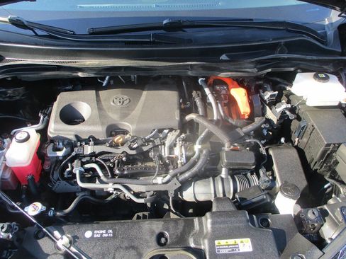 Used 2021 Toyota Sienna XLE image 18