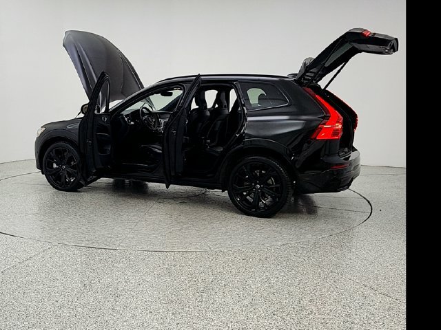 Used 2024 Volvo XC60 T8 Ultimate w/ Climate Package AWD/4WD image 12