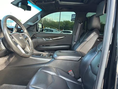 Used 2017 Cadillac Escalade Platinum AWD/4WD image 35