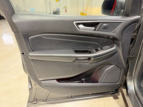 Used 2016 Ford Edge Titanium w/ Technology Package image 18