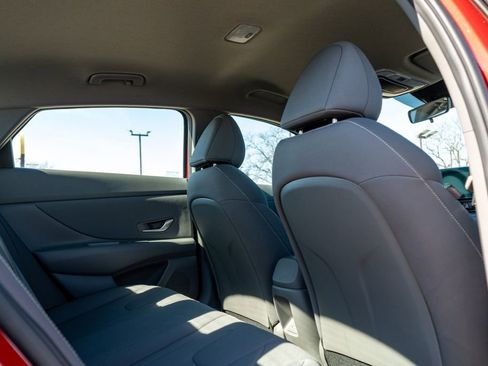 Certified 2025 Hyundai Elantra SEL image 13