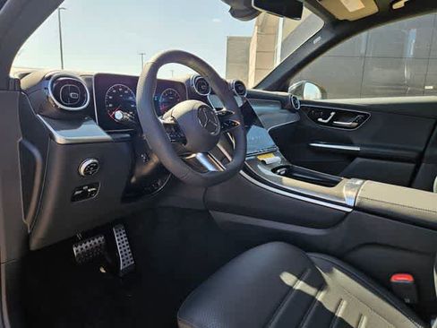 Used 2026 Mercedes-Benz GLC 300 image 3