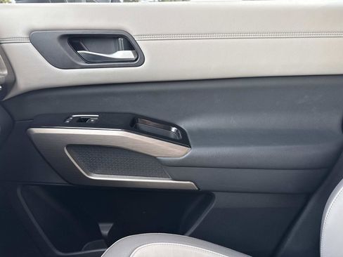 Used 2022 Nissan Pathfinder Platinum w/ Cargo Package image 22