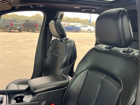 Used 2024 Jeep Grand Cherokee Limited w/ Luxury Tech Group II image 19