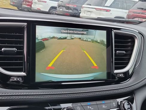 New 2026 Chrysler Pacifica Select image 12