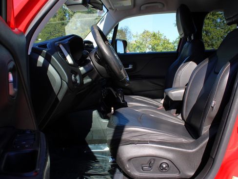 Used 2015 Jeep Renegade Limited image 12