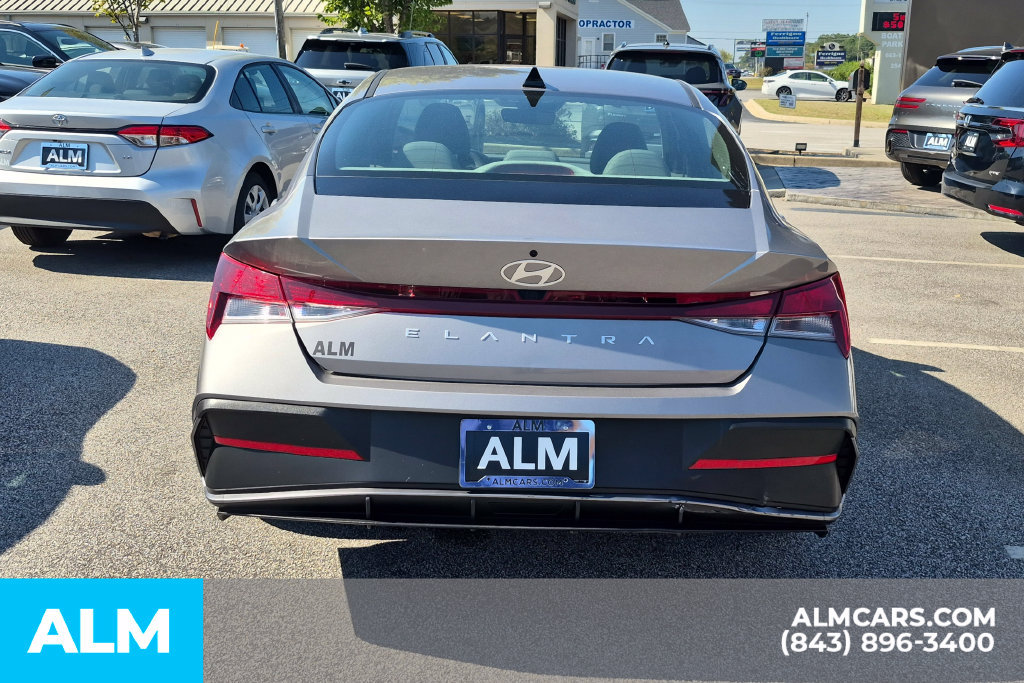 Certified 2024 Hyundai Elantra SEL FWD image 6