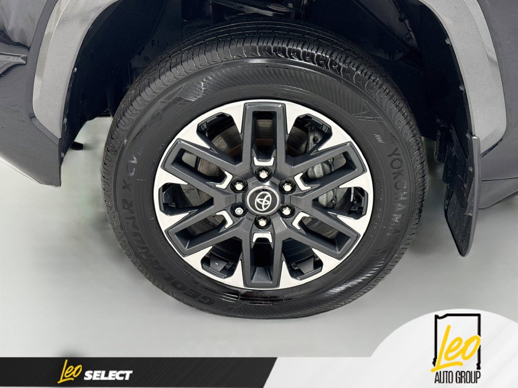 Used 2025 Toyota Tundra Limited AWD/4WD image 35