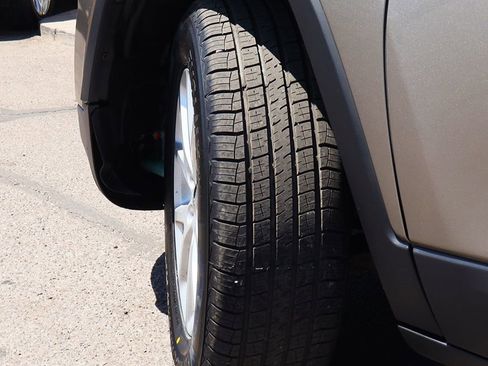 Used 2017 Jeep Cherokee Latitude w/ Comfort/Convenience Group image 6