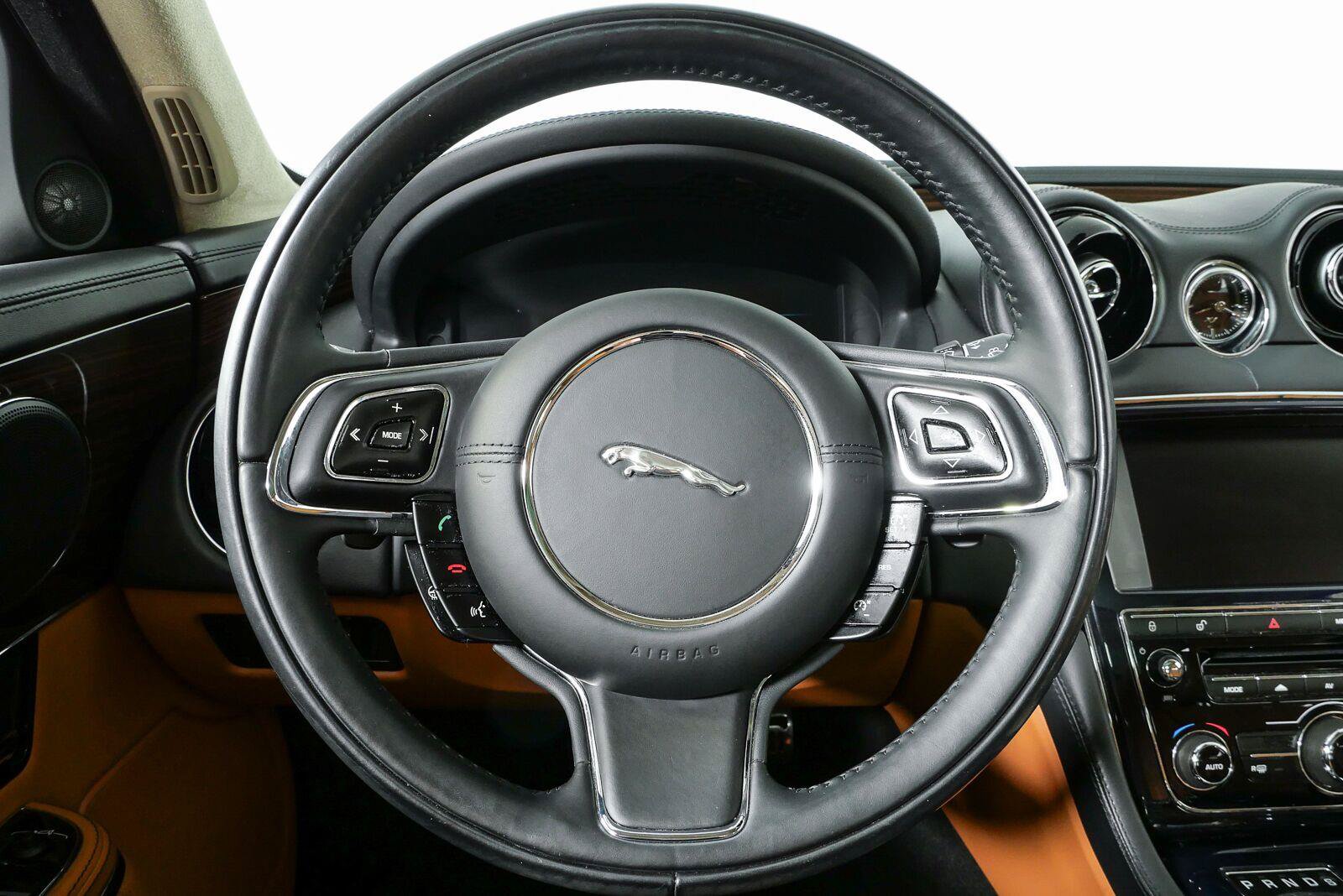 Used 2013 Jaguar XJ L Portfolio AWD/4WD image 10