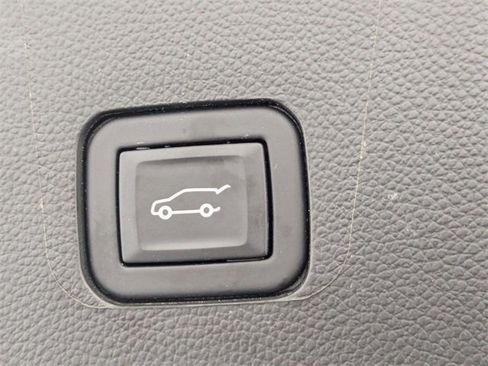 Certified 2023 Chevrolet Traverse RS w/ LPO, Floor Liner Package image 31