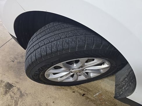 Used 2021 Chevrolet Equinox LS image 14