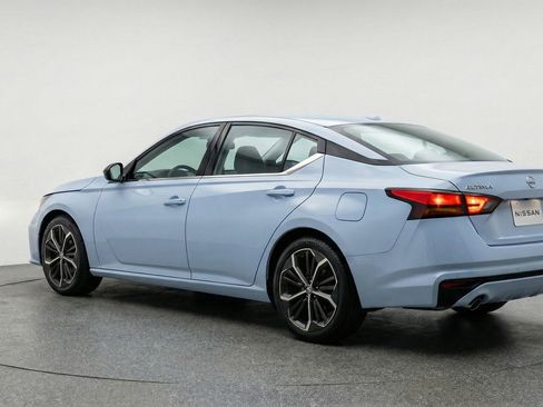 Used 2025 Nissan Altima 2.5 SR FWD image 6