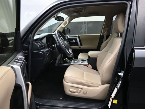 Certified 2017 Toyota 4Runner SR5 Premium w/ Convenience Package image 9