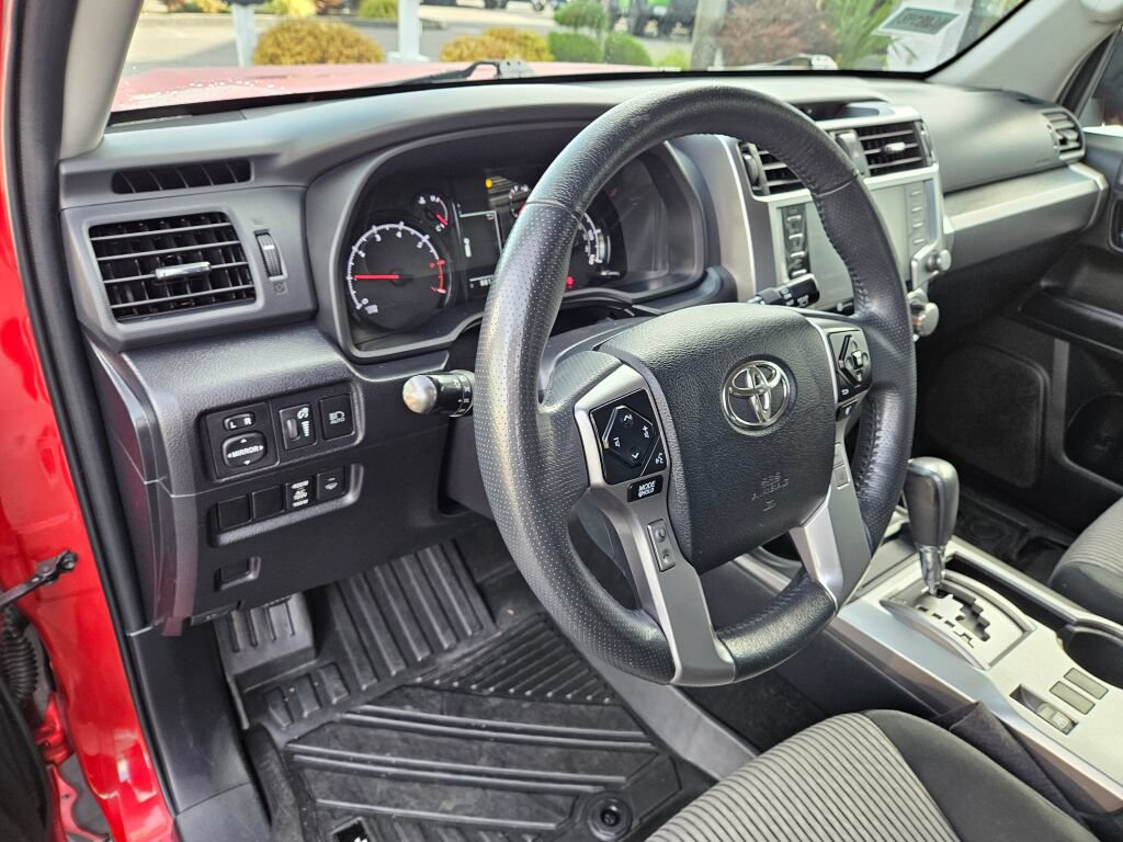 Used 2022 Toyota 4Runner SR5 AWD/4WD image 19