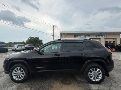 Used 2020 Jeep Cherokee Latitude w/ Cold Weather Group AWD/4WD image 3