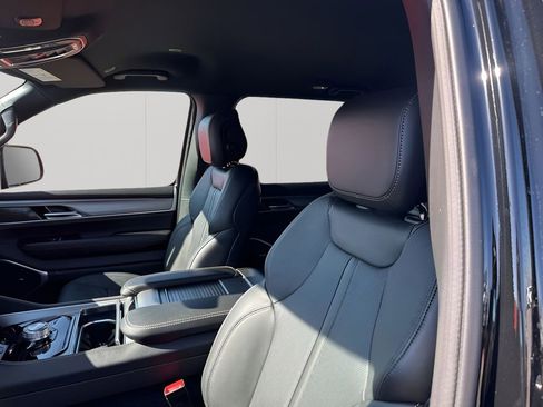 New 2026 Jeep Grand Wagoneer L 2WD image 27
