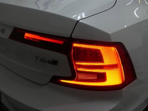 Used 2018 Volvo S90 T6 Inscription image 16