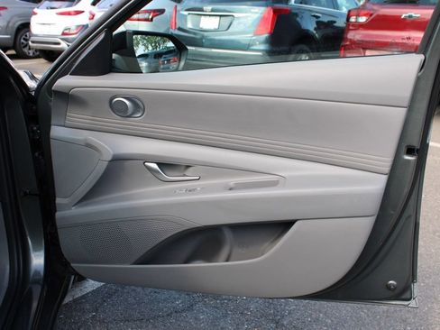 Used 2025 Hyundai Elantra Sport FWD image 16