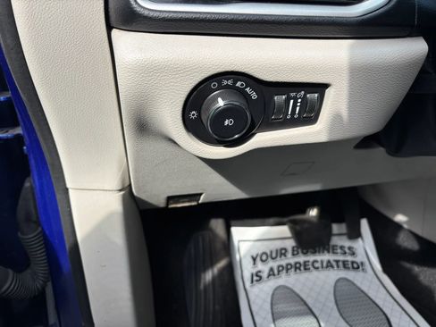 Used 2020 Chrysler Pacifica Touring-L FWD image 12