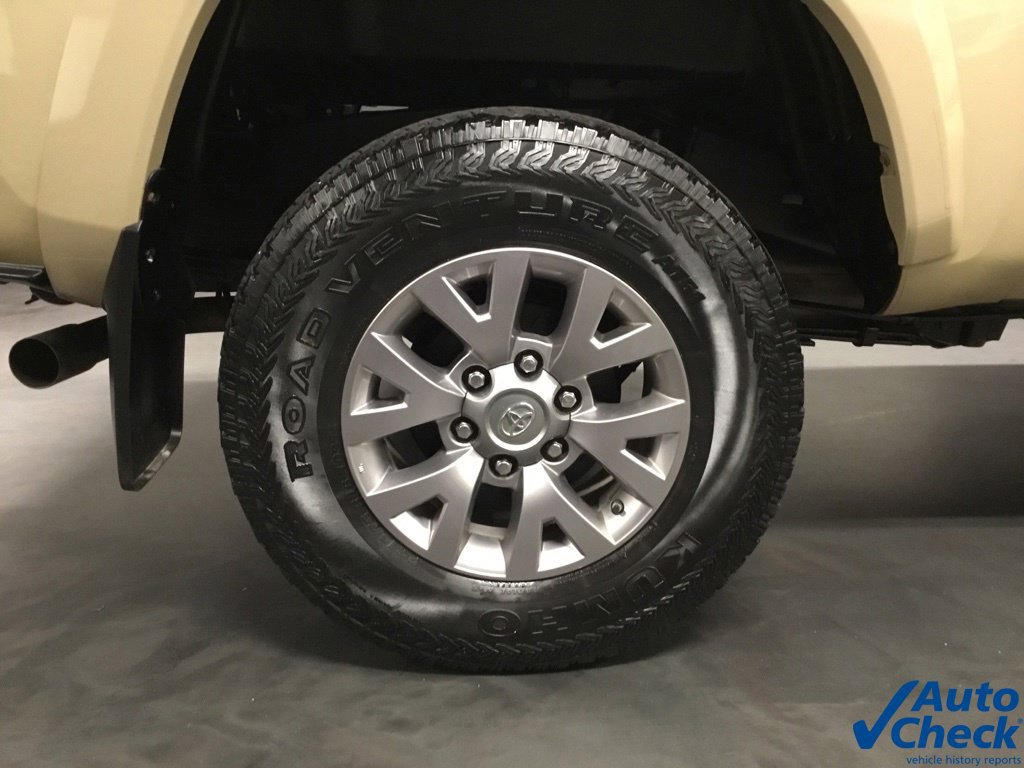 Used 2016 Toyota Tacoma SR5 w/ SR5 Appearance Package (SN) AWD/4WD image 23
