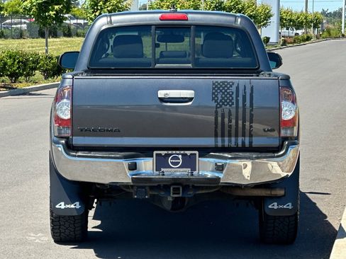 Used 2014 Toyota Tacoma 4x4 Double Cab w/ Limited Package image 4