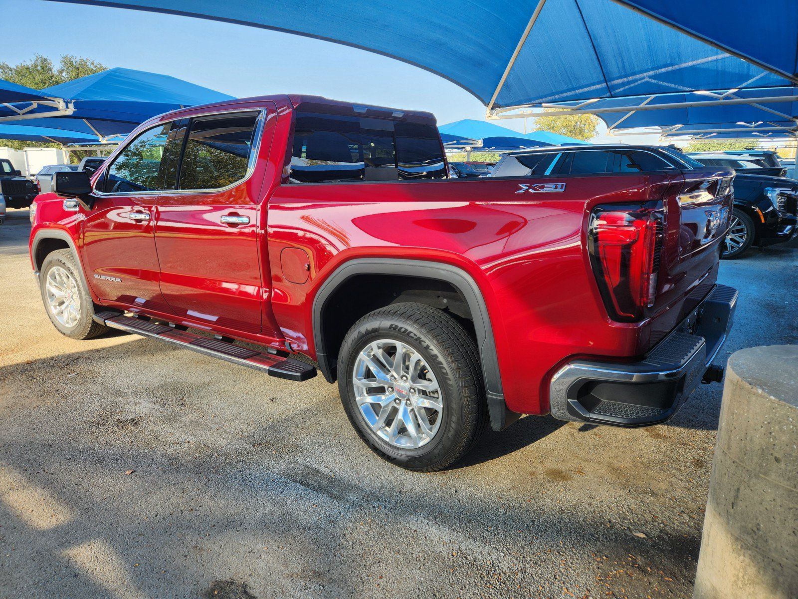 Used 2021 GMC Sierra 1500 SLT AWD/4WD image 3