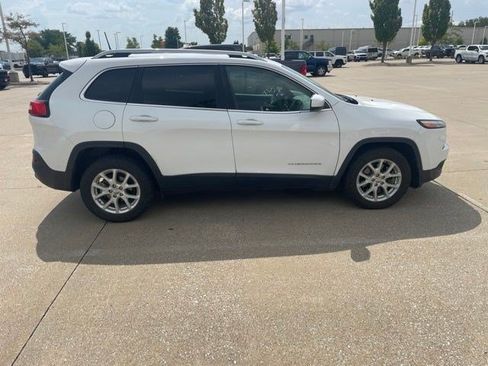 Certified 2017 Jeep Cherokee Latitude w/ Comfort & Sound Group FWD image 7