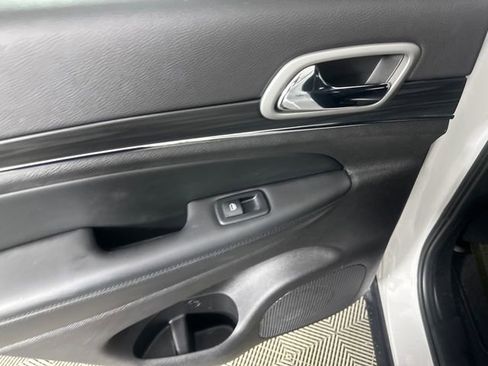Certified 2022 Jeep Grand Cherokee Limited AWD/4WD image 16