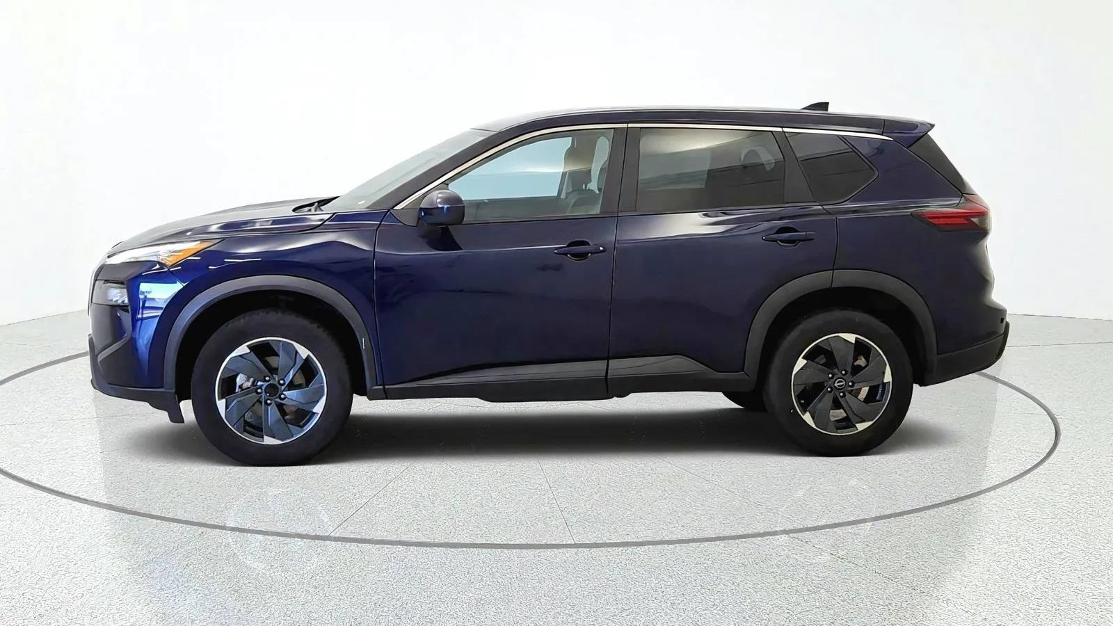 Used 2024 Nissan Rogue SV AWD/4WD image 5