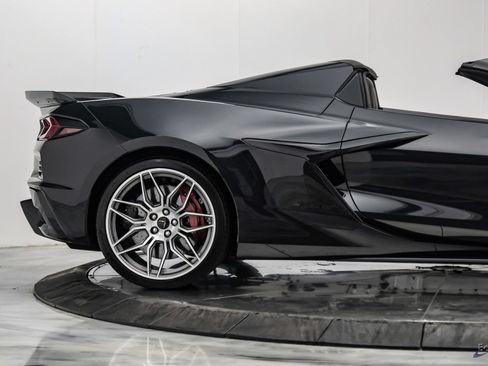 Used 2024 Chevrolet Corvette Z06 RWD image 28