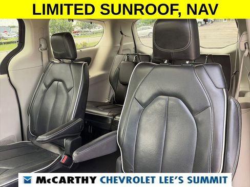 Used 2023 Chrysler Pacifica Limited FWD image 41