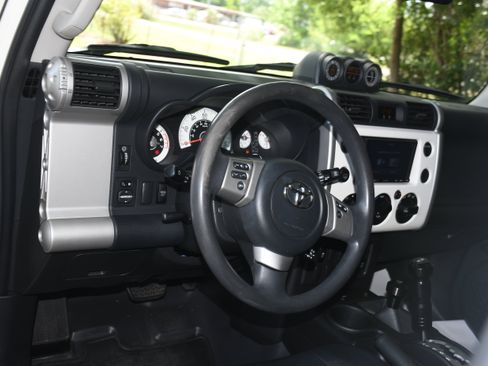 Used 2013 Toyota FJ Cruiser 4WD w/ Convenience Pkg image 9