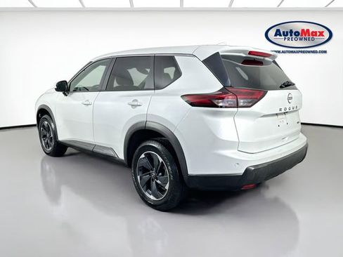 Used 2025 Nissan Rogue SV image 5