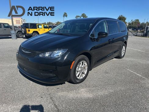 Used 2024 Chrysler Voyager LX image 1