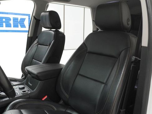 Used 2020 Chevrolet Traverse LT w/ LT Premium Package FWD image 6