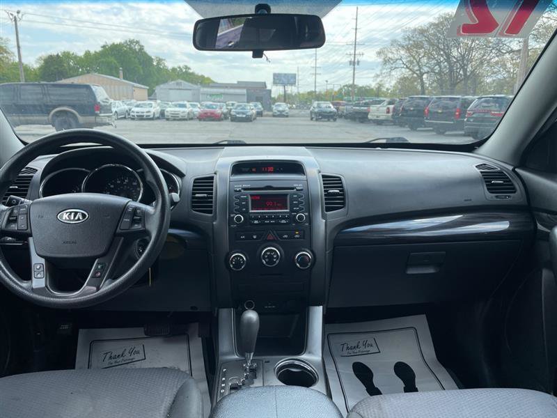 Used 2012 Kia Sorento LX w/ Third Row Pkg FWD image 9