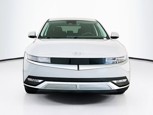 Used 2024 Hyundai Ioniq 5 SE image 2