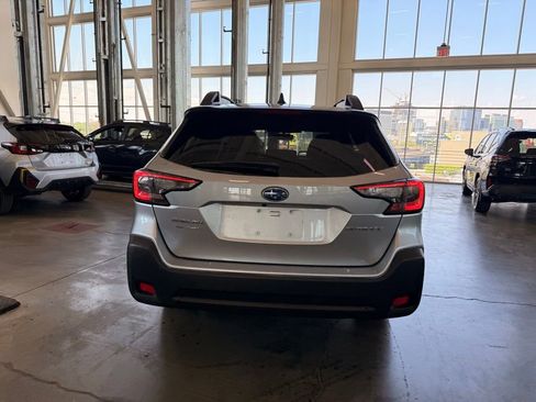 Used 2024 Subaru Outback Premium AWD/4WD image 4