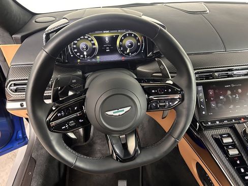 Used 2025 Aston Martin V8 Vantage Base image 19