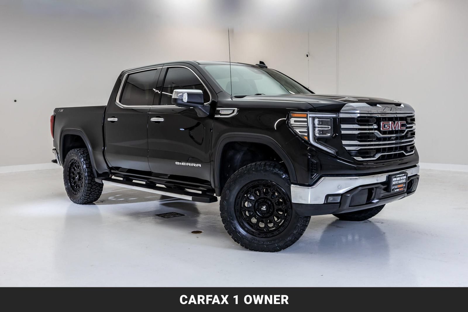 Used 2024 GMC Sierra 1500 SLT AWD/4WD image 4